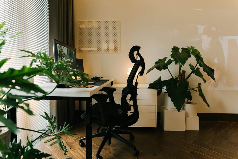 Tips for Creating a Relaxing Home Office to Boost Productivity and Comfort
