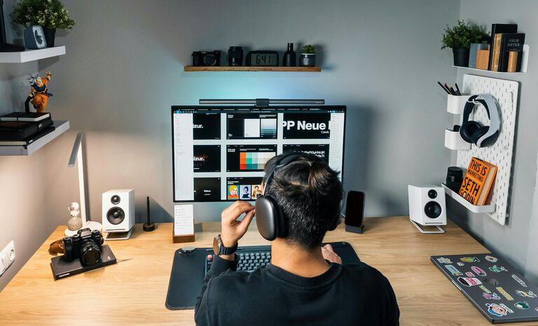 How to Create a Relaxing and Productive Home Office Environment